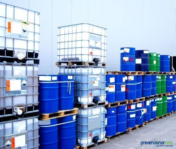 Descarga: Guía de Buenas prácticas para el almacenamiento de productos químicos peligrosos.