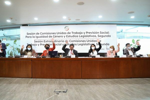 Comisiones respaldan reforma para combatir violencia laboral.